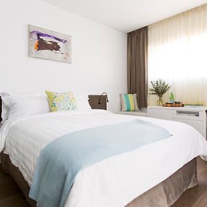 Corner Queen Suite